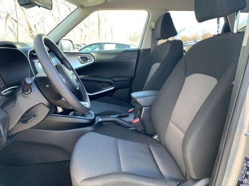 Used 2025 Kia Soul LX w/ LX Technology Package image 24