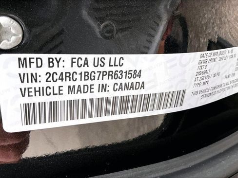 Used 2023 Chrysler Pacifica Touring-L FWD image 31