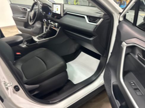 Used 2025 Toyota RAV4 LE AWD/4WD image 36