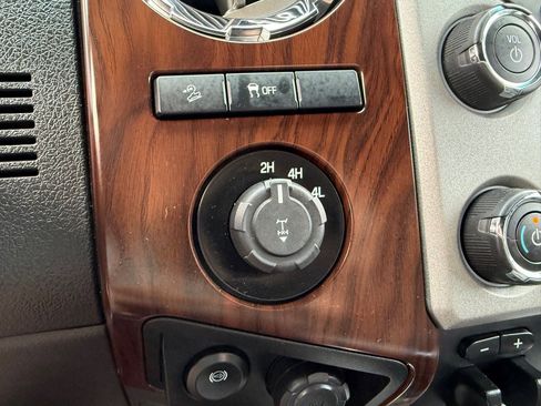 Used 2015 Ford F250 Lariat w/ Lariat Interior Package image 30