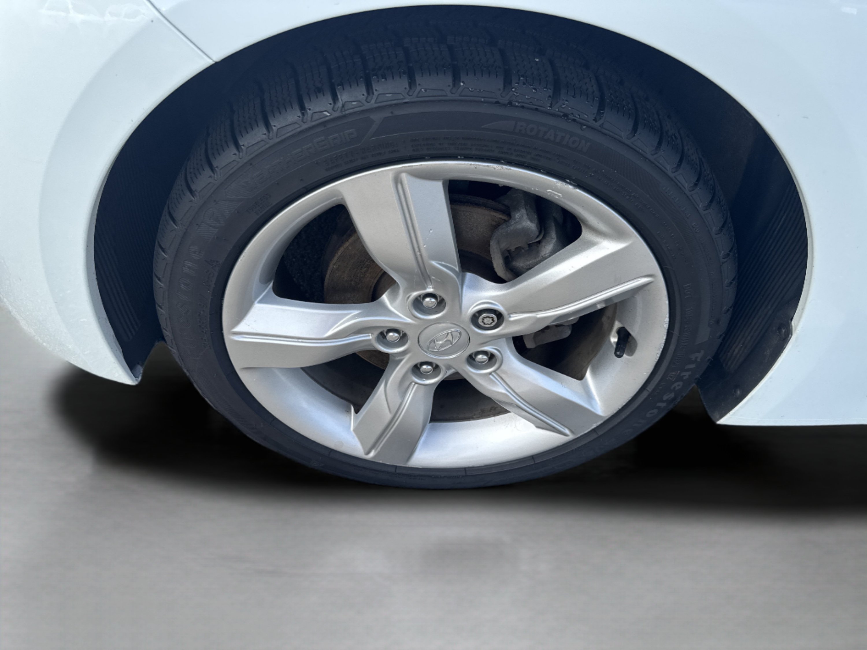 Used 2012 Hyundai Veloster FWD image 9