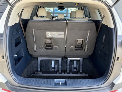 Used 2025 Kia Carnival EX FWD image 35