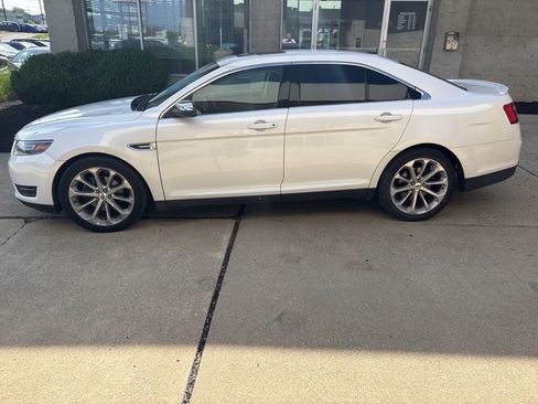 Used 2015 Ford Taurus Limited w/ Equipment Group 301A AWD/4WD image 2