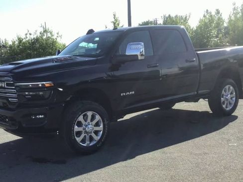 Used 2025 RAM 2500 Laramie w/ Sport Appearance Package AWD/4WD image 4
