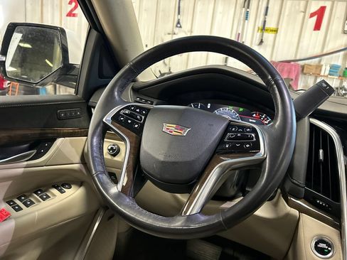 Used 2019 Cadillac Escalade ESV Premium Luxury AWD/4WD image 20