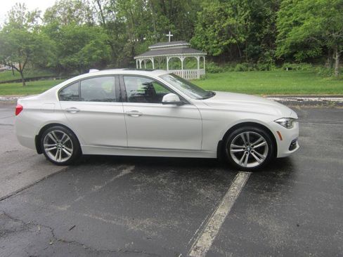 Used 2017 BMW 330i xDrive Sedan AWD/4WD image 3