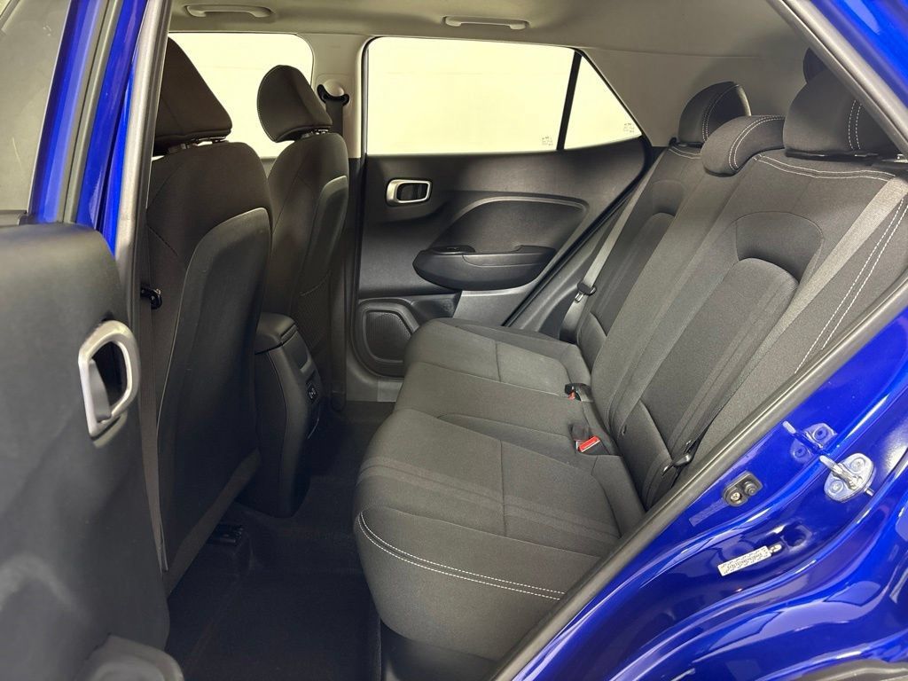 Used 2024 Hyundai Venue SEL FWD image 18