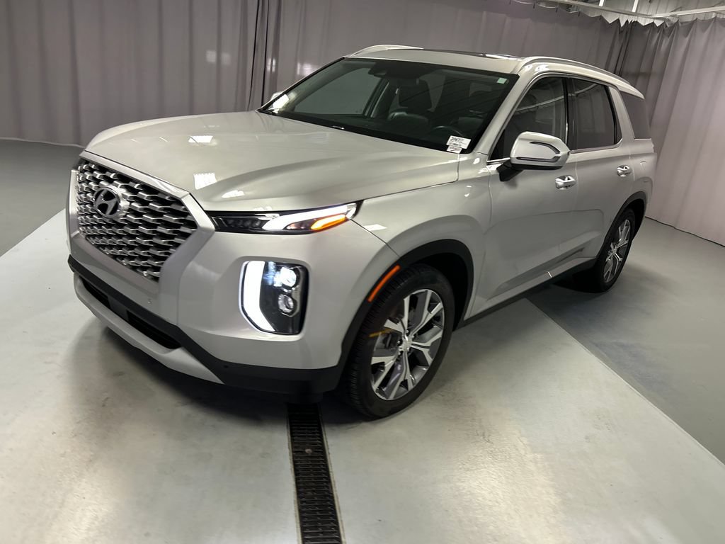 Used 2022 Hyundai Palisade SEL w/ Premium Package FWD image 3