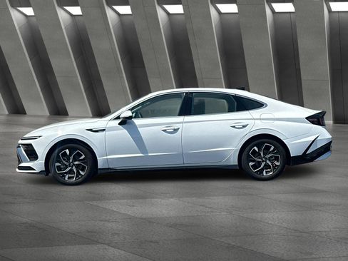 Used 2025 Hyundai Sonata SEL FWD image 7