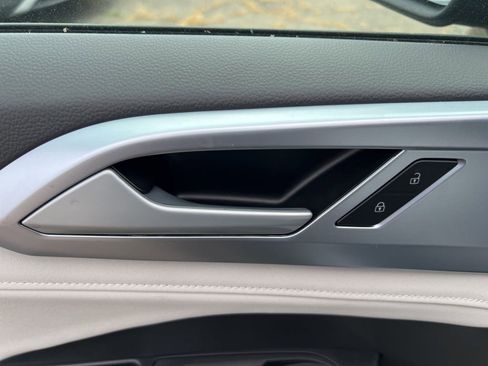 New 2025 Volkswagen Taos SE image 19