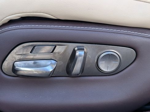 Used 2019 Lexus LS 500 AWD image 22