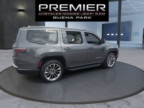 Used 2024 Jeep Wagoneer Series II w/ Premium Group I RWD image 8