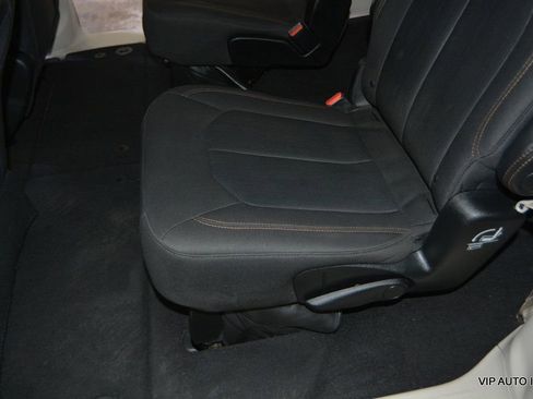 Used 2017 Chrysler Pacifica Touring image 24