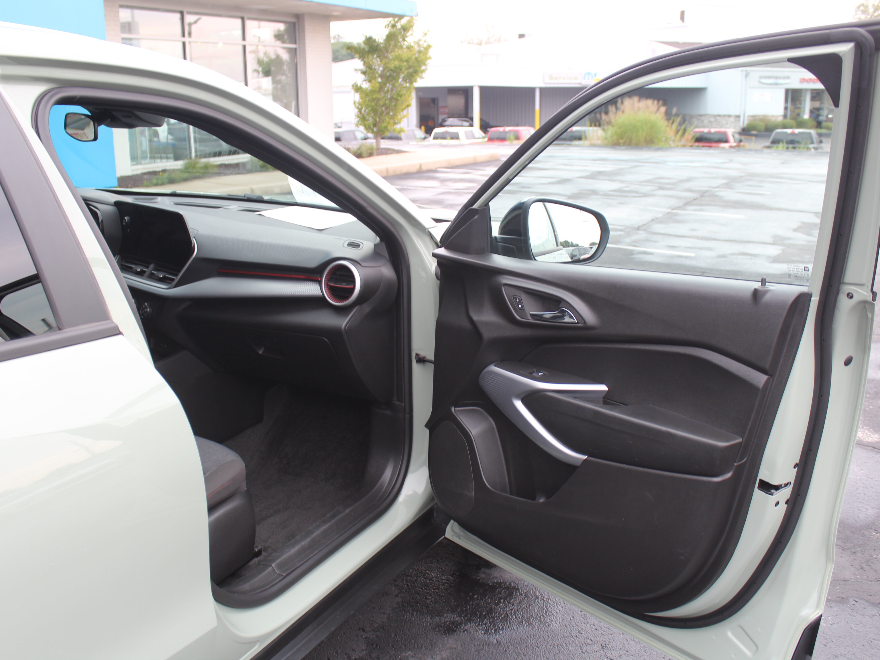 Certified 2024 Chevrolet Trax RS w/ Driver Confidence Package FWD image 26