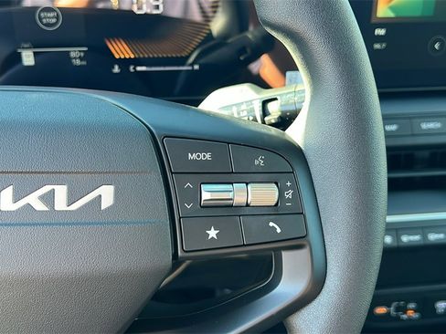 New 2025 Kia K4 LXS image 19