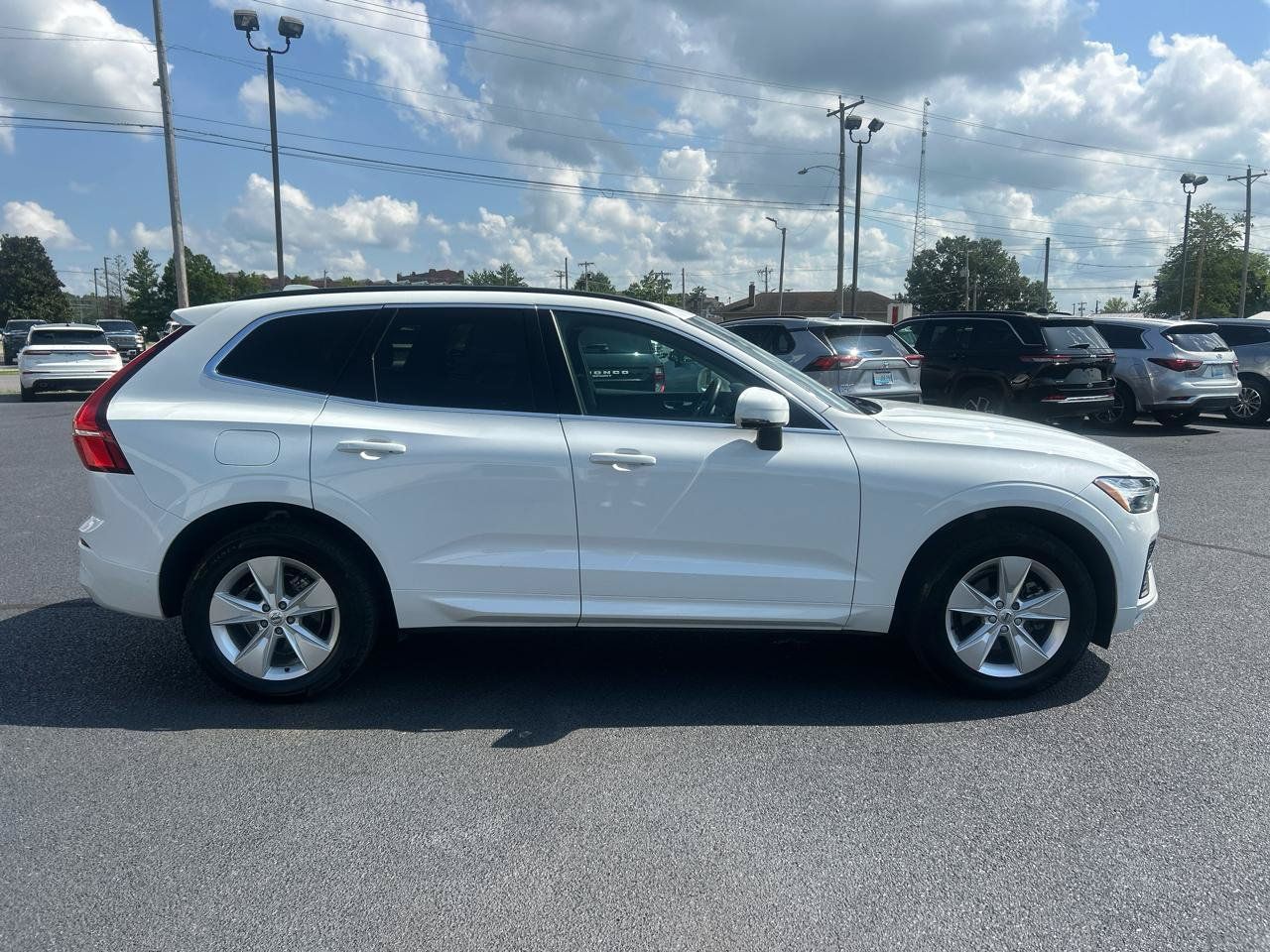 Used 2022 Volvo XC60 B5 Momentum AWD/4WD image 4