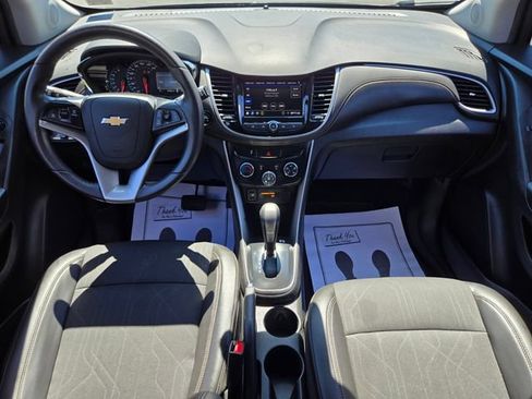 Used 2022 Chevrolet Trax LT w/ LT Convenience Package AWD/4WD image 14