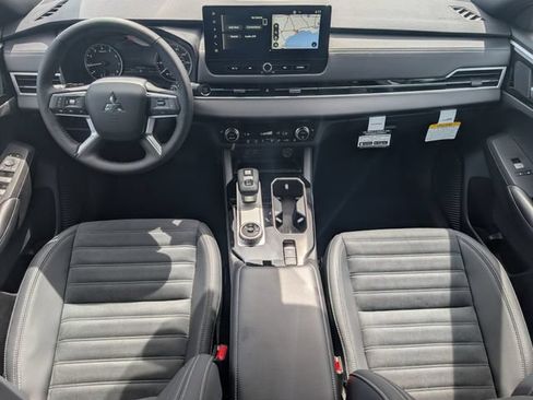 New 2026 Mitsubishi Outlander LE FWD image 25