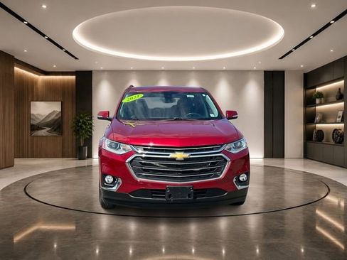 Used 2021 Chevrolet Traverse LT AWD/4WD image 2