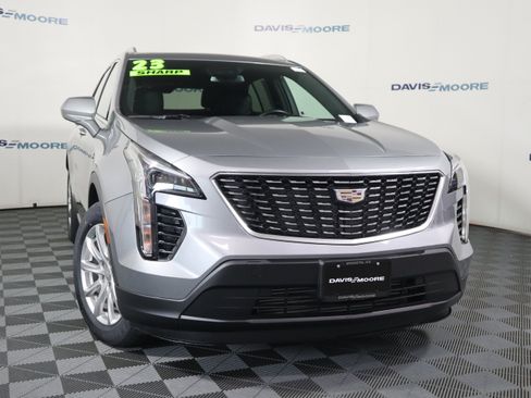 Used 2023 Cadillac XT4 Luxury w/ Cold Weather Package FWD image 2