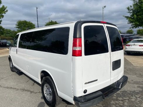 Used 2020 Chevrolet Express 3500 LT w/ LT Preferred Equipment Group RWD image 5