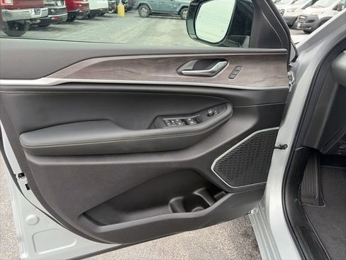 New 2026 Jeep Grand Cherokee Limited Reserve image 17