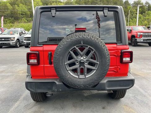 Used 2025 Jeep Wrangler Unlimited Sport AWD/4WD image 4