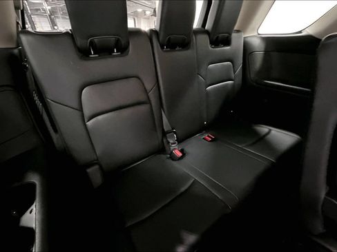 Used 2025 Nissan Pathfinder SL FWD image 33