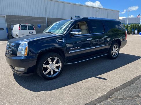 Used 2008 Cadillac Escalade ESV AWD image 3