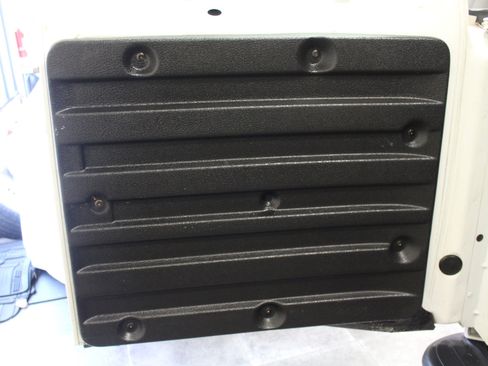 Used 2018 Chevrolet Express 2500 RWD 2500 135 w/ Driver Convenience Package image 25