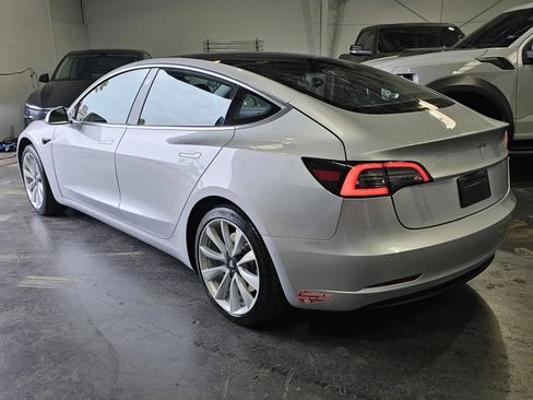 Used 2018 Tesla Model 3 Mid Range RWD image 2