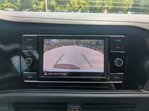 Used 2024 Volkswagen Jetta SE w/ Panoramic Sunroof Package image 25