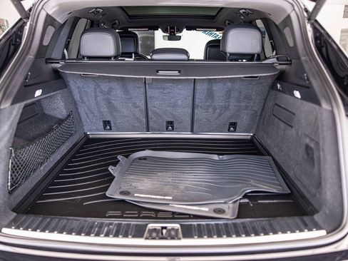 Used 2022 Porsche Cayenne S Platinum image 15