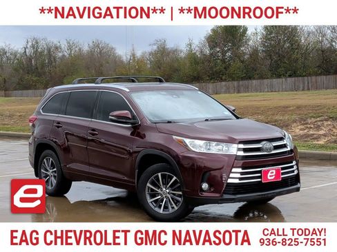 Used 2018 Toyota Highlander SE image 1