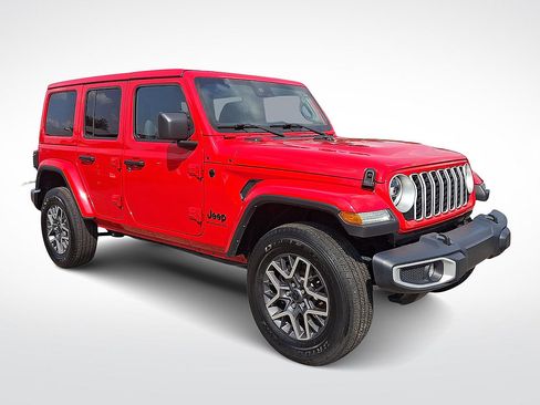 Certified 2025 Jeep Wrangler Unlimited Sahara AWD/4WD image 1