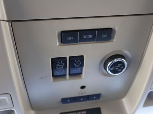 Used 2015 Chevrolet Suburban LTZ image 23