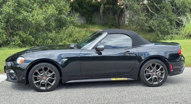 Used 2018 FIAT 124 Spider Abarth RWD image 2