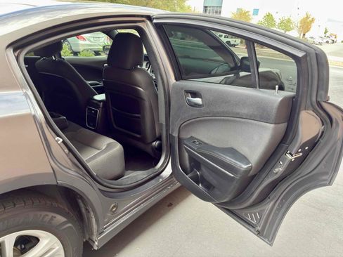Used 2015 Dodge Charger SE RWD image 43