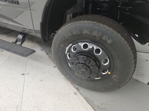 New 2026 RAM 3500 Laramie AWD/4WD image 27