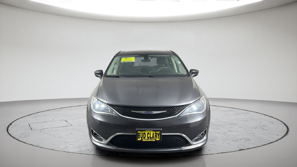 Used 2018 Chrysler Pacifica Touring Plus w/ Tire & Wheel Group FWD image 3