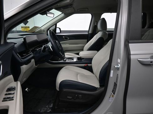 Used 2026 Kia Carnival EX FWD image 11