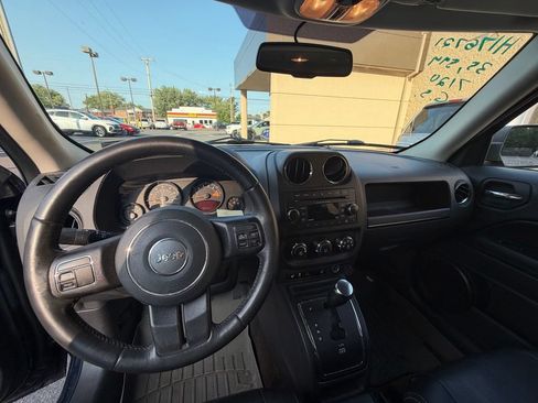 Used 2017 Jeep Patriot High Altitude AWD/4WD image 16