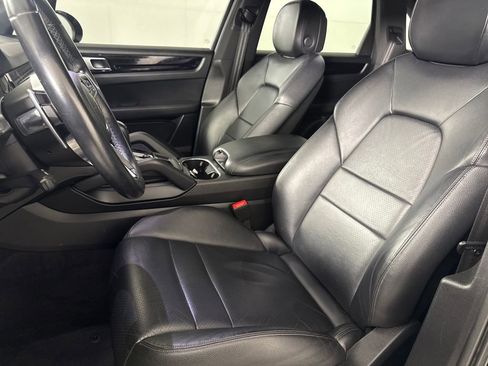 Used 2020 Porsche Cayenne Base image 11