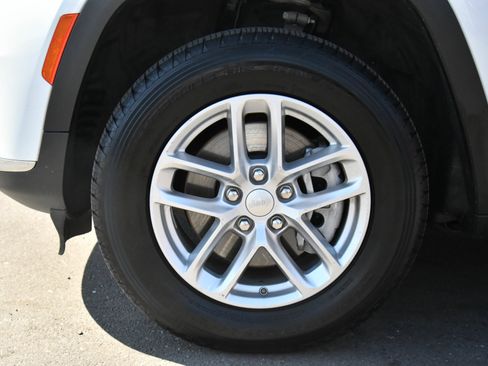 Used 2023 Jeep Grand Cherokee L Laredo AWD/4WD image 12