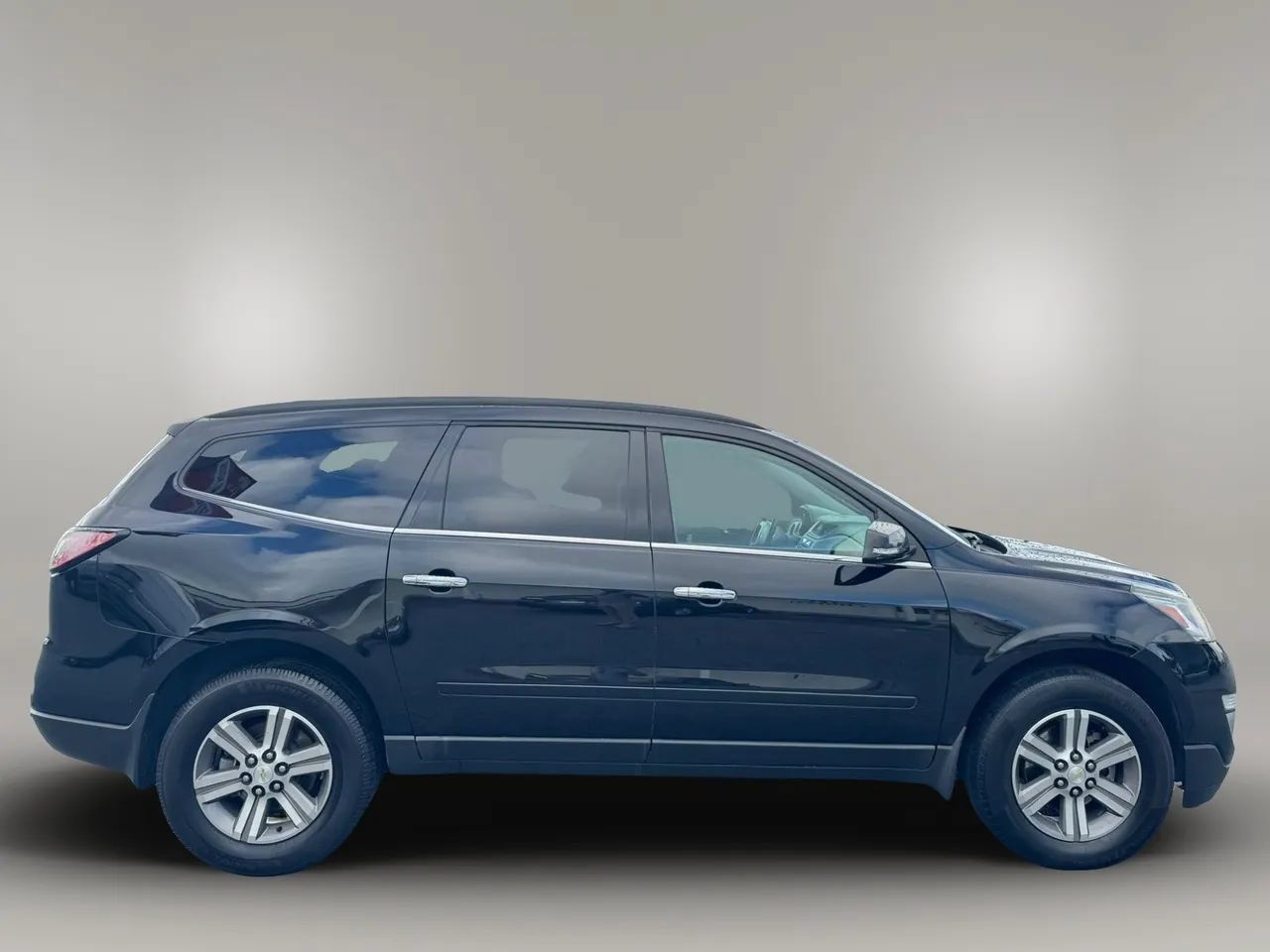 Used 2017 Chevrolet Traverse LT FWD image 4