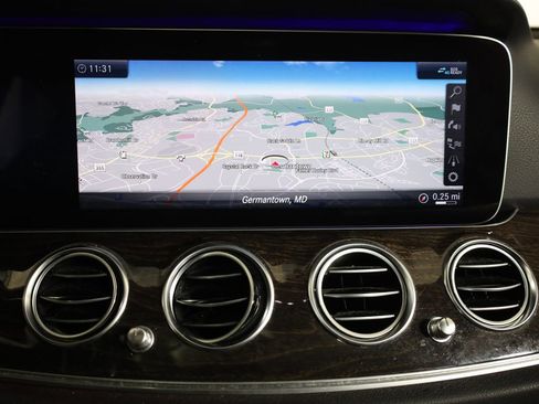 Used 2019 Mercedes-Benz E 300 4MATIC image 24