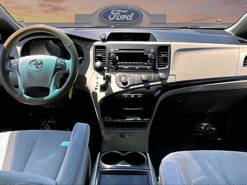 Used 2012 Toyota Sienna LE w/ Towing Pkg AWD/4WD image 16
