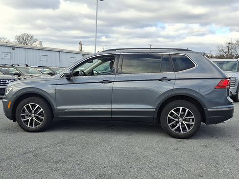 Used 2021 Volkswagen Tiguan SE w/ Panoramic Sunroof Package image 7