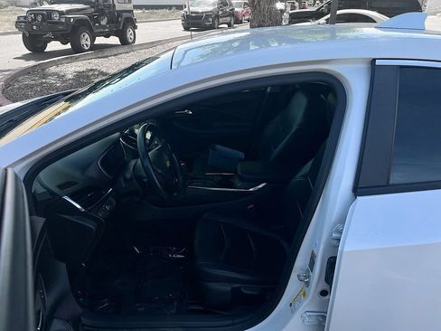 Used 2018 Chevrolet Volt Premier w/ Driver Confidence Package FWD image 22