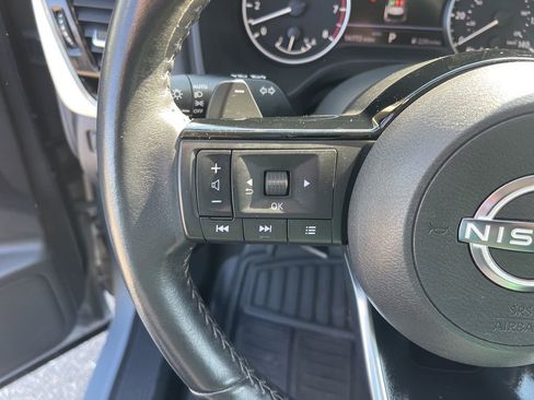 Used 2023 Nissan Rogue SL AWD/4WD image 16